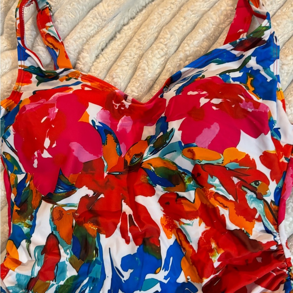 Aidonger White and Red Dress - Picture 6 of 10